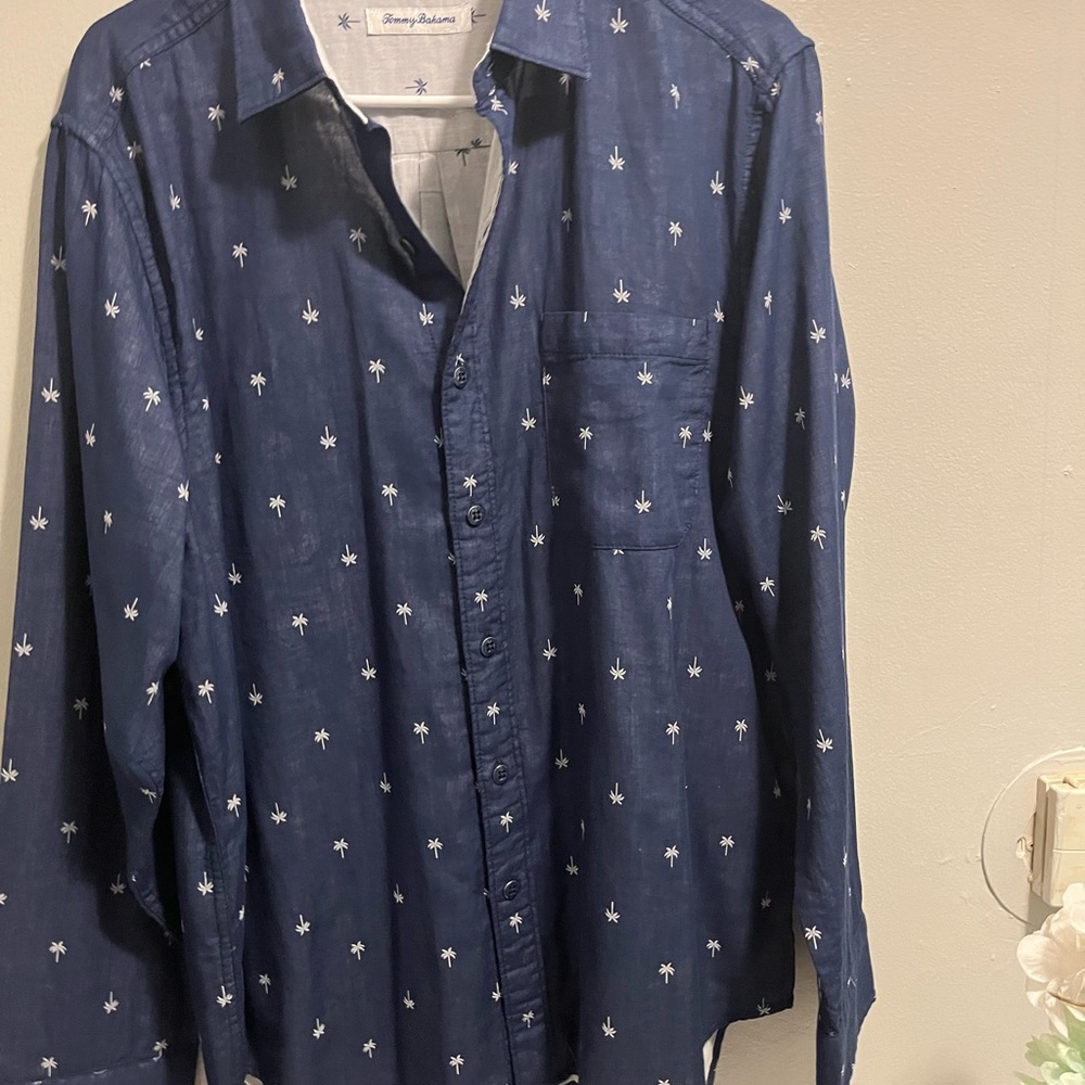 Tommy Bahama shirt.Size medium.